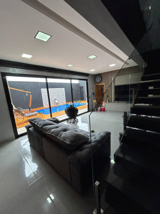 Imagem Sobrado com 3 Quartos à Venda, 300 m²