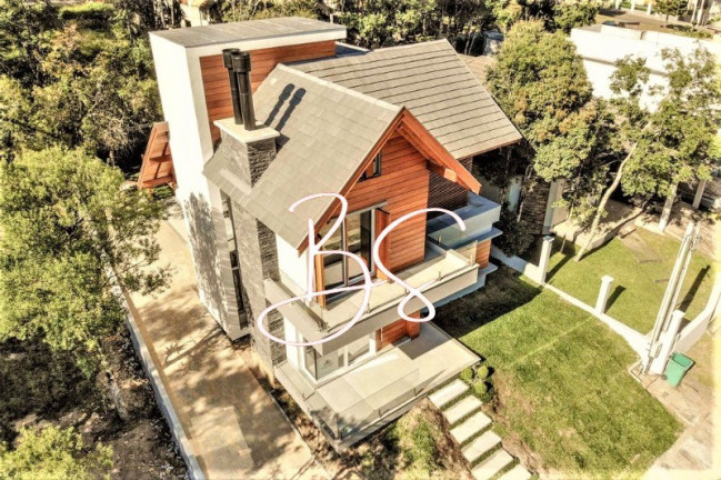 Imagem Casa com 3 Quartos à Venda, 418 m² em Centro - Gramado