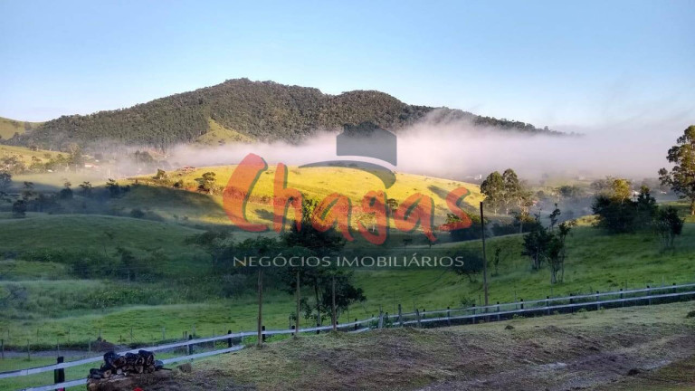 Chácara com 4 Quartos à Venda, 200 m² em Varjão - Paraibuna