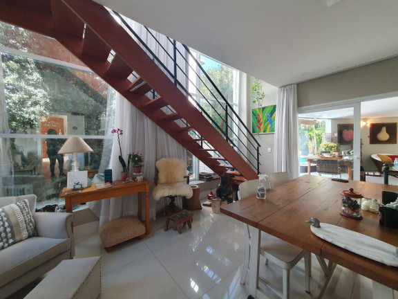 Imagem Casa com 2 Quartos à Venda, 824 m² em Rio Tavares - Florianópolis Imagem Casa com 2 Quartos à Venda, 824 m² em Rio Tavares - Florianópolis