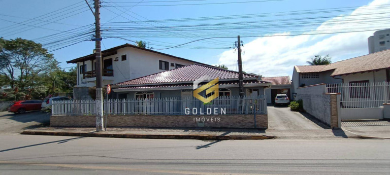 Casa com 2 Quartos à Venda, 100 m² em Centro - Tijucas