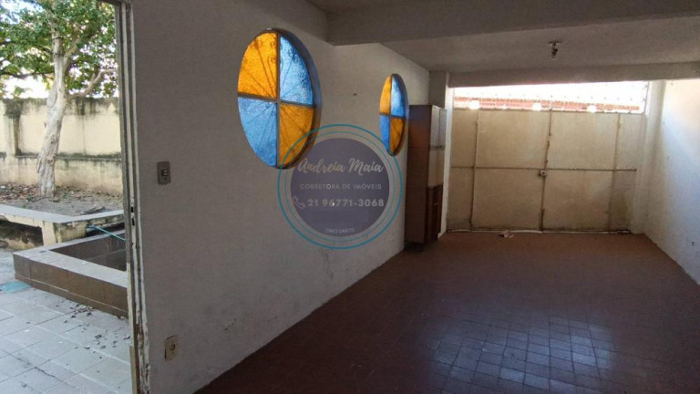 Imagem Casa com 5 Quartos à Venda, 218 m²