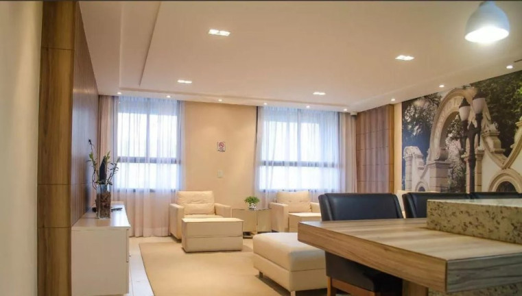 Imagem Apartamento com 2 Quartos à Venda, 50 m² em Centro - Curitiba