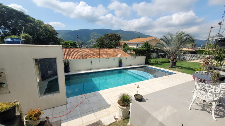 Casa com 5 Quartos à Venda, 318 m² em Vila Petrópolis - Atibaia