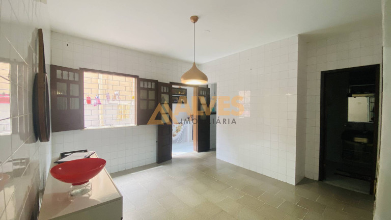 Imagem Casa com 4 Quartos à Venda, 200 m² em Capuchinhos - Feira De Santana