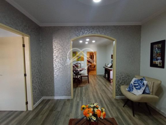Imagem Casa com 3 Quartos à Venda, 375 m²