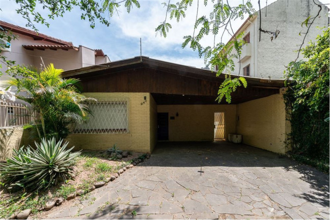 Imagem Casa com 4 Quartos à Venda,  em Petrópolis - Porto Alegre