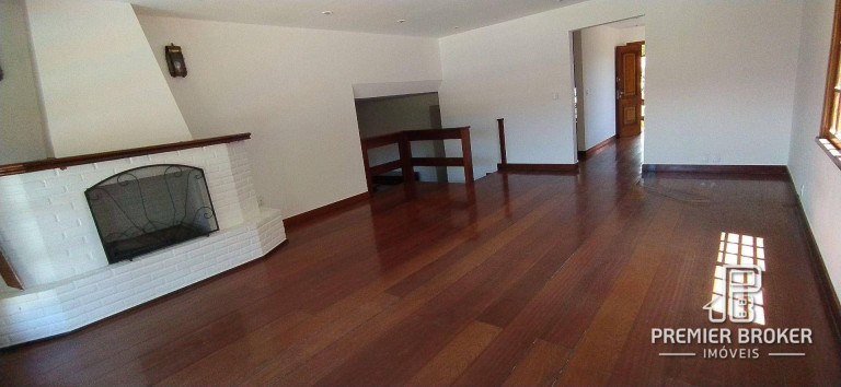 Imagem Casa com 4 Quartos à Venda, 350 m² em Comary - Teresópolis