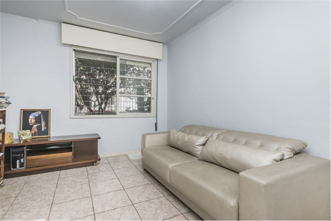 Imagem Casa com 7 Quartos à Venda, em Jardim Itu - Porto Alegre Imagem Casa com 7 Quartos à Venda, em Jardim Itu - Porto Alegre