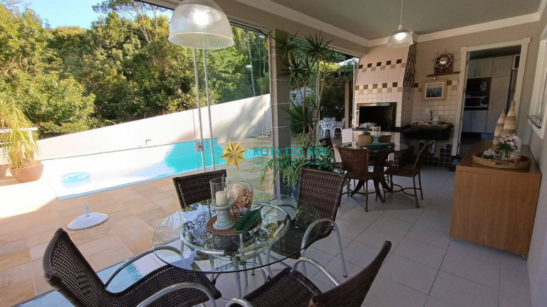 Imagem Casa com 5 Quartos à Venda, 300 m² em Centro - Bombinhas Imagem Casa com 5 Quartos à Venda, 300 m² em Centro - Bombinhas