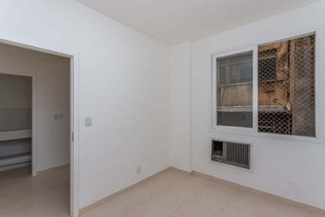 Imagem Imóvel com 1 Quarto à Venda, 23 m² em Centro Histórico - Porto Alegre Imagem Imóvel com 1 Quarto à Venda, 23 m² em Centro Histórico - Porto Alegre