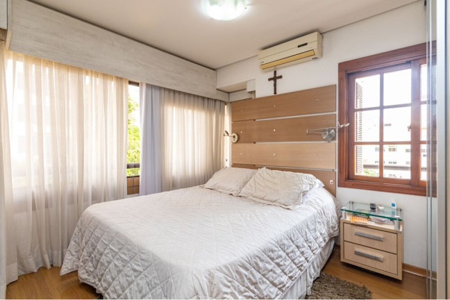Imagem Imóvel com 2 Quartos à Venda, 164 m² em Petrópolis - Porto Alegre Imagem Imóvel com 2 Quartos à Venda, 164 m² em Petrópolis - Porto Alegre