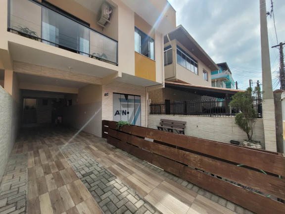 Imagem Casa com 3 Quartos à Venda, 150 m² em Municípios - Balneário Camboriú