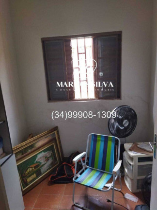 Imagem Casa com 3 Quartos à Venda, 300 m² em Segismundo Pereira - Uberlândia