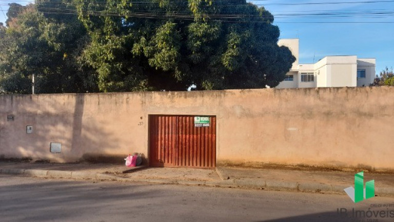 Casa com 3 Quartos à Venda, 136 m² em Planalto - Montes Claros