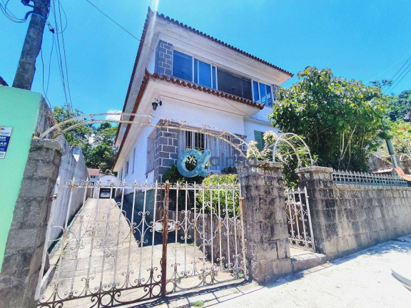 Casa com 4 Quartos para Alugar, 250 m² em Centro - Petrópolis