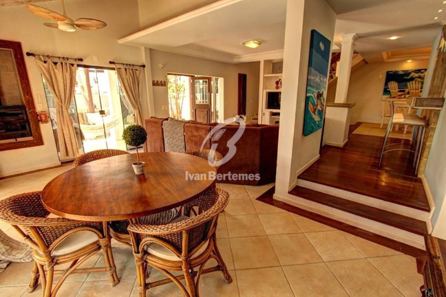 Imagem Casa com 5 Quartos para Temporada, em Canto Grande - Bombinhas Imagem Casa com 5 Quartos para Temporada, em Canto Grande - Bombinhas