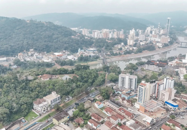 Imagem Terreno à Venda, 1.402 m² em Victor Konder - Blumenau Imagem Terreno à Venda, 1.402 m² em Victor Konder - Blumenau