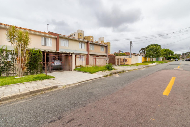 Imagem Sobrado com 3 Quartos à Venda, 140 m² em Capão Raso - Curitiba Imagem Sobrado com 3 Quartos à Venda, 140 m² em Capão Raso - Curitiba