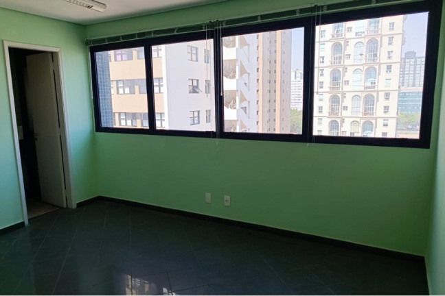 Sala Comercial à Venda, 32 m² em Campo Belo - São Paulo