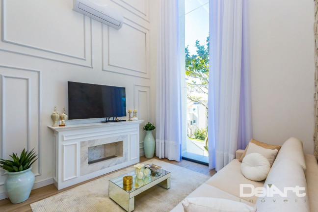 Imagem Casa com 2 Quartos à Venda, 233 m² em Santa Cândida - Curitiba