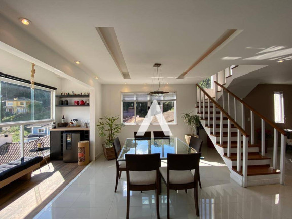 Imagem Casa com 4 Quartos à Venda, 307 m² em Tijuca - Teresópolis