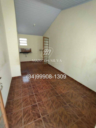 Imagem Casa com 3 Quartos à Venda, 250 m² em Santa Mônica - Uberlândia