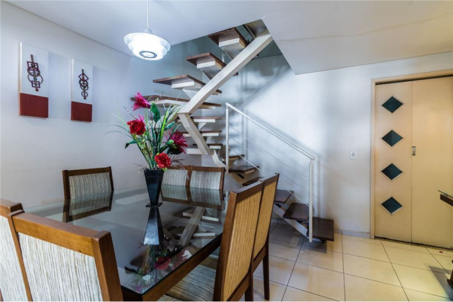 Imagem Casa com 4 Quartos à Venda, em Brás - São Paulo Imagem Casa com 4 Quartos à Venda, em Brás - São Paulo