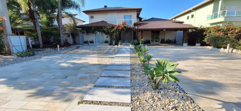 Imagem Casa com 5 Quartos à Venda, 1.070 m² em Bougainvillee V - Peruíbe