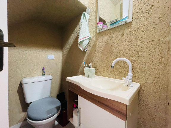 Imagem Casa com 2 Quartos à Venda, 59 m² em Sítio Cercado - Curitiba Imagem Casa com 2 Quartos à Venda, 59 m² em Sítio Cercado - Curitiba