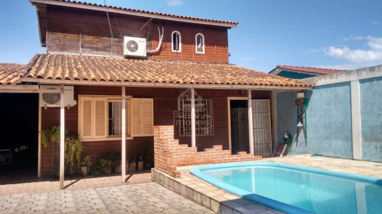 Imagem Casa com 5 Quartos à Venda, 244 m² em Nossa Senhora Medianeira - Santa Maria Imagem Casa com 5 Quartos à Venda, 244 m² em Nossa Senhora Medianeira - Santa Maria