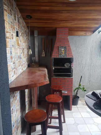 Sobrado com 2 Quartos à Venda, 68 m² em Vila Areao - Taubaté