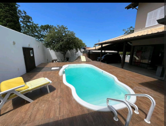 Imagem Casa com 3 Quartos para Alugar,  em Praia De Fora - Palhoça