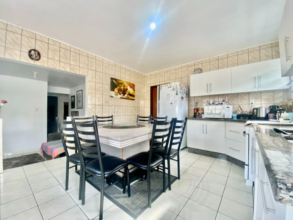 Imagem Casa com 3 Quartos à Venda, 300 m² em Forquilhinhas - São José Imagem Casa com 3 Quartos à Venda, 300 m² em Forquilhinhas - São José