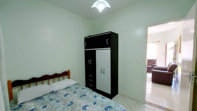 Imagem Casa com 4 Quartos para Temporada, 140 m² em Bombas - Bombinhas Imagem Casa com 4 Quartos para Temporada, 140 m² em Bombas - Bombinhas