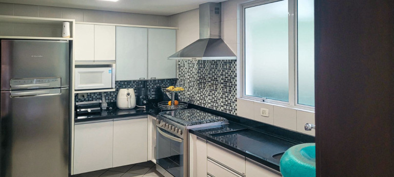 Imagem Casa com 4 Quartos à Venda, 392 m² em Santo Inácio - Curitiba Imagem Casa com 4 Quartos à Venda, 392 m² em Santo Inácio - Curitiba
