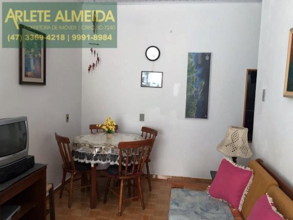 Imagem Casa com 2 Quartos para Alugar ou Temporada, 35 m² em Centro - Porto Belo Imagem Casa com 2 Quartos para Alugar ou Temporada, 35 m² em Centro - Porto Belo