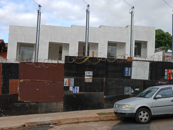 Casa com 2 Quartos à Venda, 78 m² em Floramar - Belo Horizonte