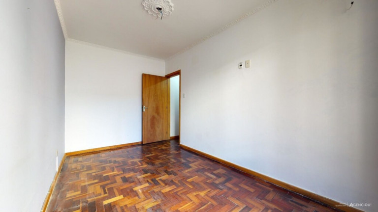 Imagem Imóvel com 3 Quartos à Venda, 80 m² em Medianeira - Porto Alegre Imagem Imóvel com 3 Quartos à Venda, 80 m² em Medianeira - Porto Alegre