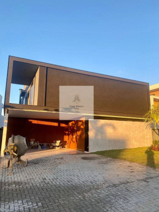 Casa de Condomínio com 4 Quartos à Venda, 355 m²
