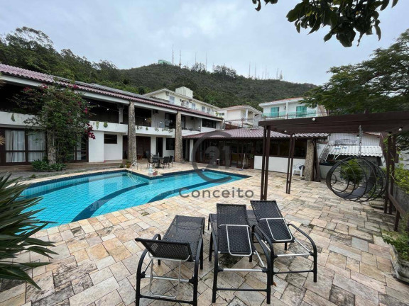 Imagem Casa com 6 Quartos à Venda, 411 m² em Trindade - Florianópolis