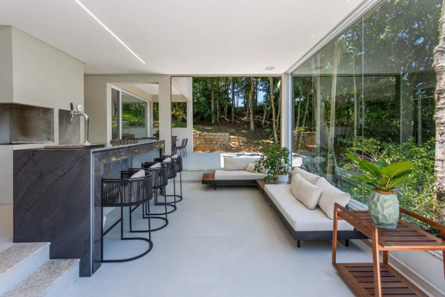 Imagem Casa com 4 Quartos à Venda, 524 m² em Estaleirinho - Balneário Camboriú Imagem Casa com 4 Quartos à Venda, 524 m² em Estaleirinho - Balneário Camboriú