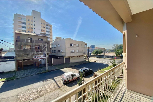 Imagem Casa com 4 Quartos à Venda, 284 m² em Higienópolis - Porto Alegre Imagem Casa com 4 Quartos à Venda, 284 m² em Higienópolis - Porto Alegre