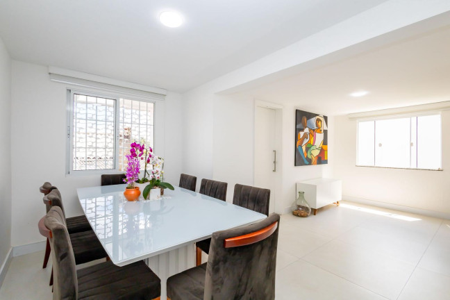 Imagem Casa com 3 Quartos à Venda, 190 m² em Santo Inácio - Curitiba Imagem Casa com 3 Quartos à Venda, 190 m² em Santo Inácio - Curitiba