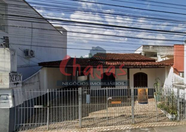 Casa com 5 Quartos para Alugar, 131 m² em Centro - Caraguatatuba
