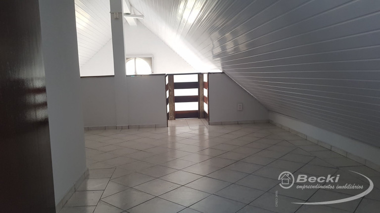 Imagem Casa com 6 Quartos à Venda, 166 m² em Atiradores - Joinville