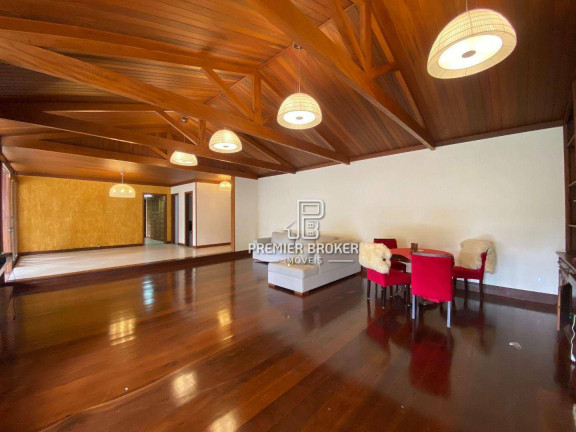 Imagem Casa com 4 Quartos à Venda, 550 m² em Três Córregos - Teresópolis