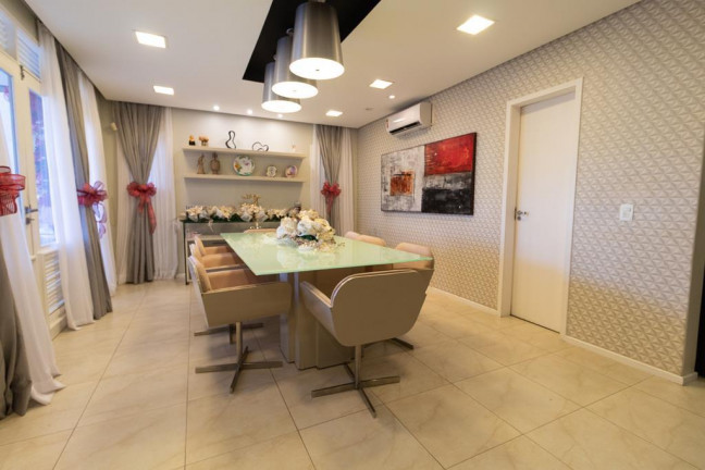 Imagem Casa com 3 Quartos à Venda, 275 m² em Cambeba - Fortaleza Imagem Casa com 3 Quartos à Venda, 275 m² em Cambeba - Fortaleza