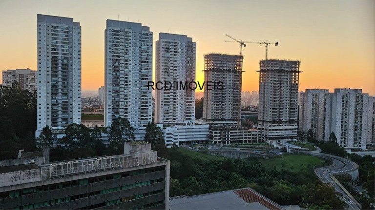 Apartamento com 3 Quartos à Venda, 238 m² em Vila Suzana - São Paulo