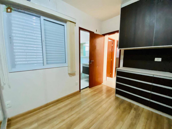 Imagem Casa de Condomínio com 3 Quartos à Venda, 117 m²